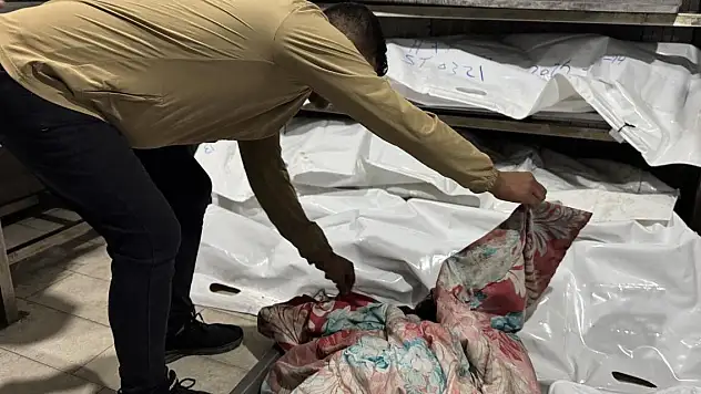 Katil İsrail 25 Filistinliyi katletti