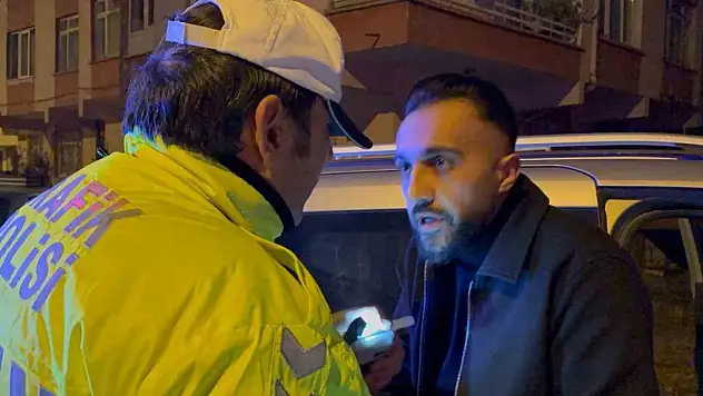 'Dur' ihtarına uymayan alkollü sürücünün rahatlığı pes dedirtti! Bu ne Mertcan?