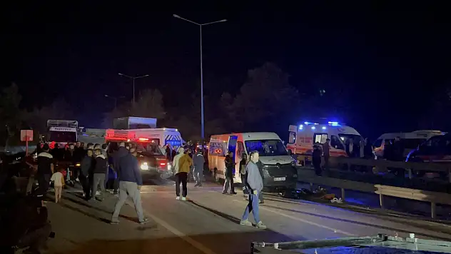 Bursa-Yalova yolunda 5 aracın karıştığı zincirleme kaza: 1 ölü, 13 yaralı