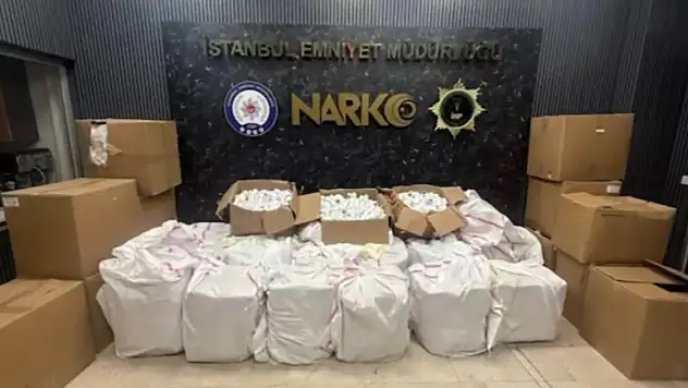 İzmir, Ankara ve İstanbul'da 1 milyon 913 bin uyuşturucu hap ele geçirldi