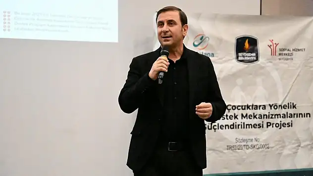 Yazar Zekeriya Konya'da konuştu: 'Çocuklarımız dijital dünyanın tam kalbinde büyüyorlar'