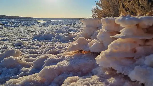 Tuz Gölü'nde tuz kütleleri ilgi odağı haline geldi