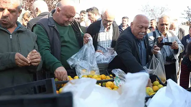 Fiyatı 2 TL'ye düşünce ücretsiz dağıttılar