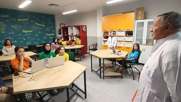 Konya'da emekli öğretmenlere sürpriz