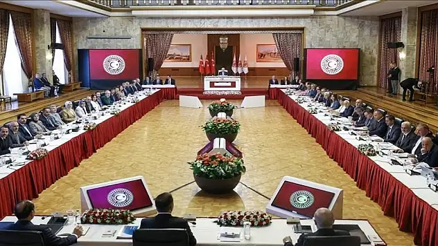 TBMM: Komisyon heyeti İmralı'ya gitti