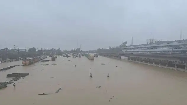 Sel ve toprak kayması: 18 ölü, 12 yaralı