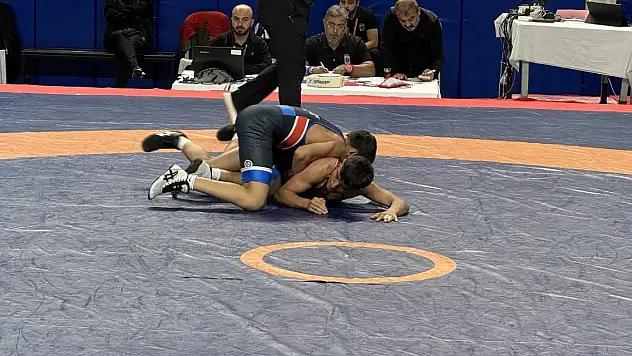 Karatay Belediyespor güreşte tarih yazdı