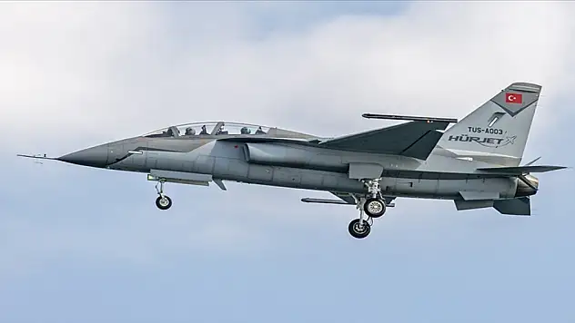 HÜRJET 3 koldan hedefe ilerliyor