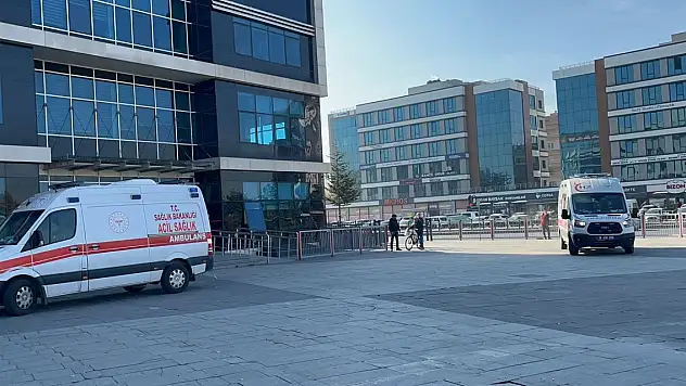 Adliye önünde boşanma davası sonrası kavga: 5 yaralı