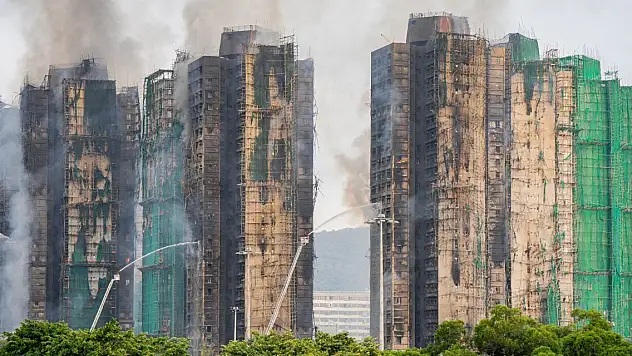 Hong Kong'da sitede çıkan yangında 83 kişi öldü