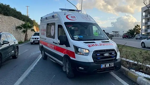 Motosiklet refüje çarptı 1 ölü, 1 ağır yaralı