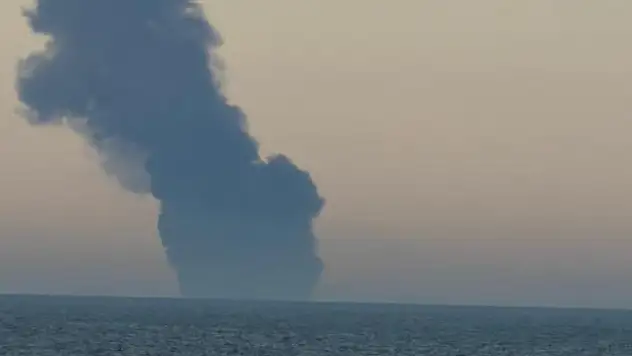 Karadeniz'de gemi yangını: 25 personel tahliye edildi