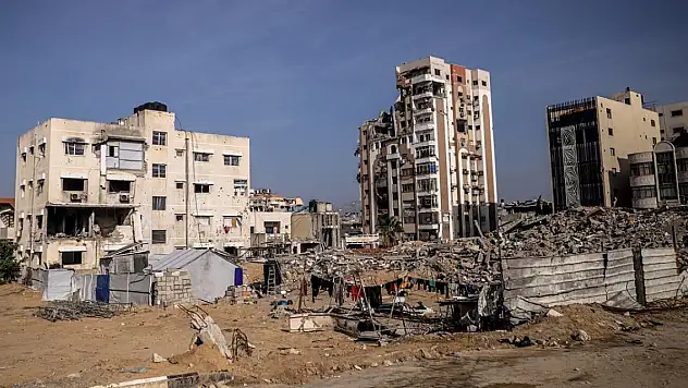 İsrail ateşkese rağmen, Gazze'ye  gece boyunca yoğun saldırılar düzenledi
