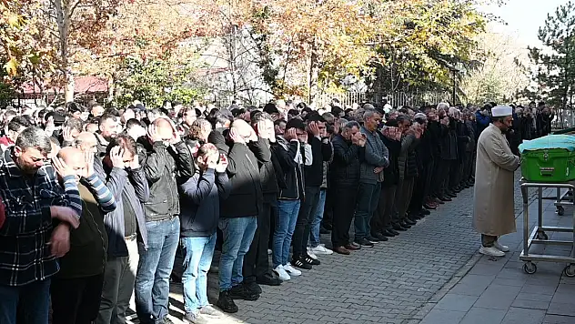 Kırıkkale'de sac levhanın altında kalıp ölen 2 işçi toprağa verildi