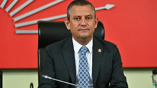 Özgür Özel yeniden CHP Genel Başkanı seçildi