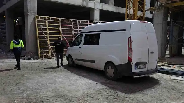 İşçi spiral makinesiyle elini kesti