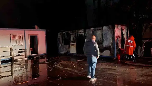 Yıldırım yangına sebep oldu