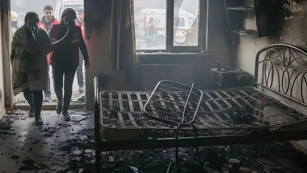 Elektrikli battaniye evi yaktı