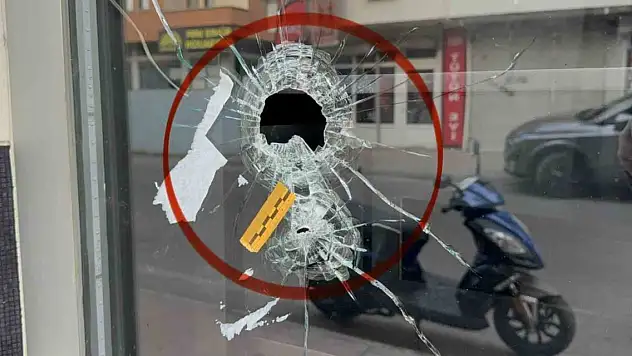 Motosikletteki gençlere silahlı saldırı