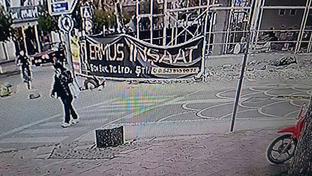 Fenalaşarak yere düşen yaşlı adam hastanede yaşam savaşı veriyor