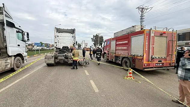 TIR ile motosiklet çarpıştı anne ile bebeği öldü, 3 yaralı