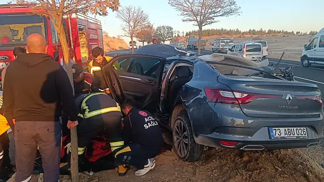 Otomobil, TIR'a arkadan çarptı: 1 ölü, 2 yaralı