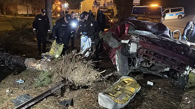 Karabük'te otomobil, refüjdeki ağaca çarpıp ters döndü: 1 ölü