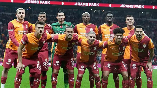 Galatasaray'da Okan Buruk derbinin 11'ini bozmadı