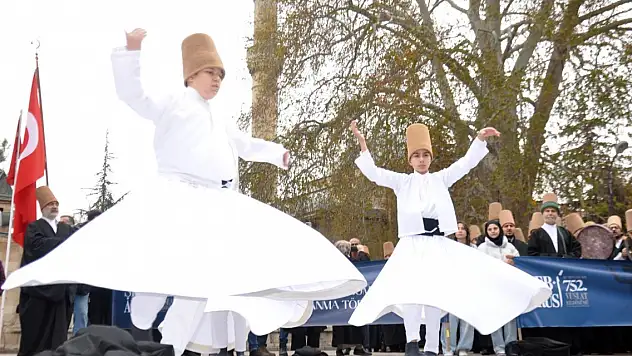 Mevlana'yı anma törenleri, Karaman'daki yürüyüşle başladı