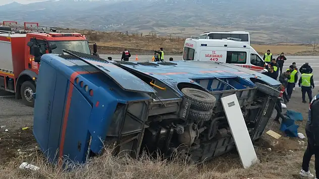 Cezaevi nakil aracı devrildi 9 yaralı