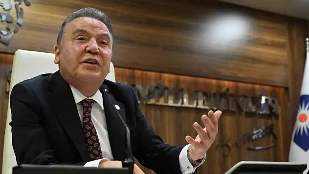 Muhittin Böcek hastaneye kaldırıldı