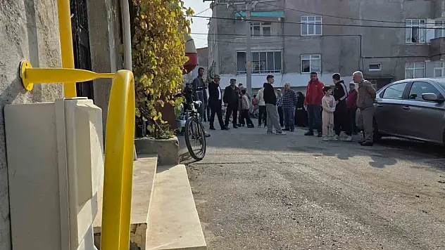 Doğal gaz 10 metre ötede, mahalleli yıllardır beklemede