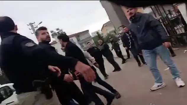 Adıyaman'da intihar olayını haber yapan gazetecileri polisler darbetti