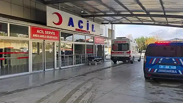 Kız kardeşiyle tartışan babasını bıçakladı