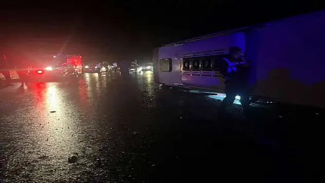 Osmaniye'de yolcu otobüsü devrildi: 3 yaralı