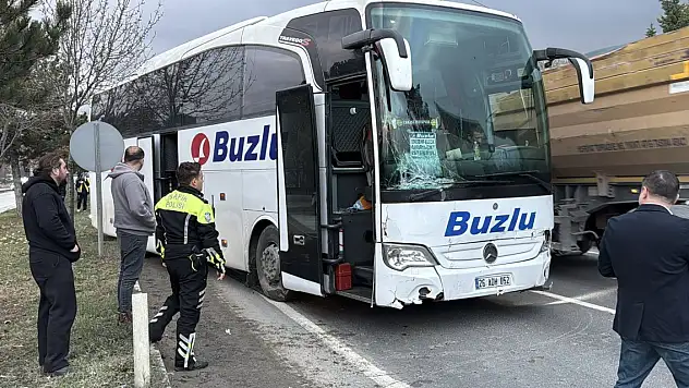 Kütahya'da zincirleme kaza: 1'i çocuk 4 yaralı