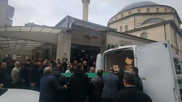 Evde temizlik yaparken fenalaşan 3 çocuk annesi öldü