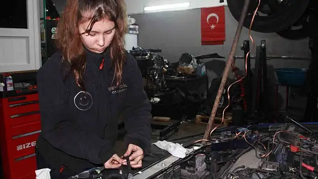 Sanayinin tek kız çırağı!