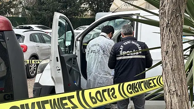 Maltepe'de kargo çalışanı araç içerisinde ölü bulundu