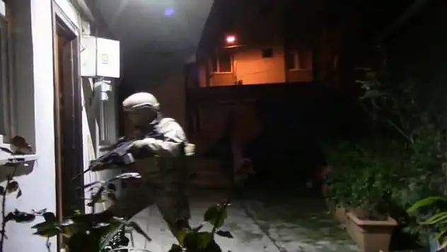 3 kişi sınır dışı edildi