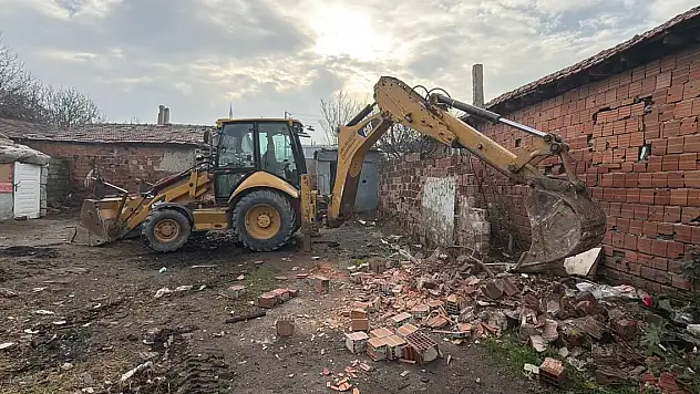 Narkotik olaylarıyla anılan 'Kore Mahallesi'nde binalar yıkıldı