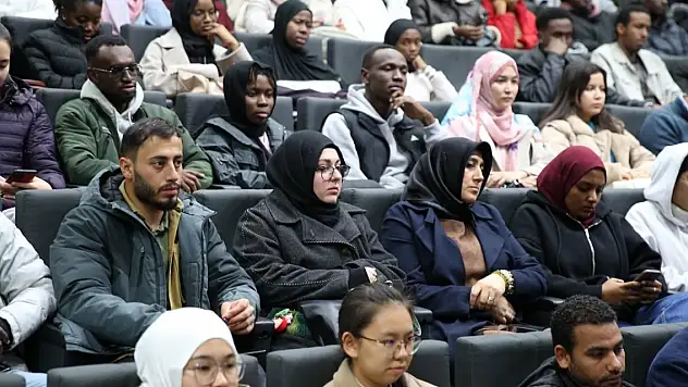 Yabancı üniversite öğrencileri Mevlana'yı tanıma imkanı buluyor