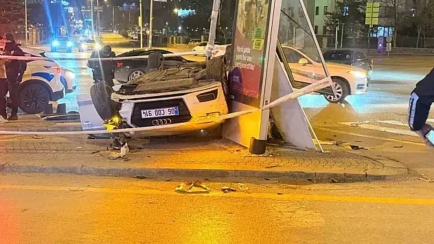 Araçla motosiklet çarpıştı: 4 yaralı