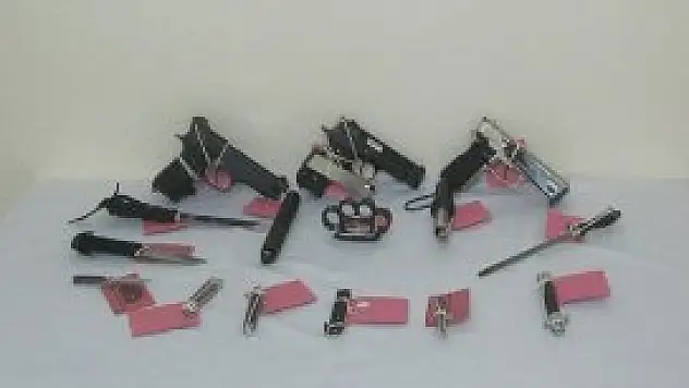 Öğrenci çantası değil cephanelik