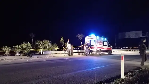 Adana'da motosiklet refüje çarptı 1 ölü, 1 ağır yaralı