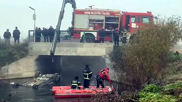 Sisli havada otomobil dereye uçtu 18 yaşındaki genç öldü