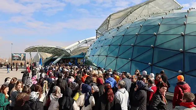 Konya'nın tarihi ve turistik mekanları, yüz binlerce kişiyi ağırladı