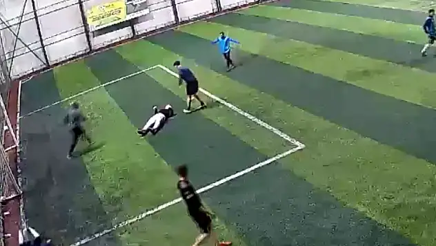 Halı sahada kalp krizi geçirip öldü