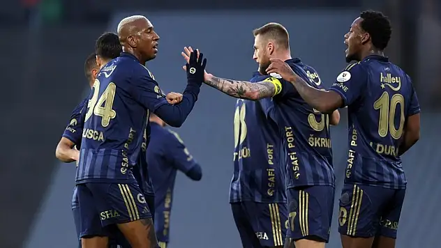 İlk yarıyı namağlup bitirdi... Fenerbahçe, 3 puanı 3 golle aldı