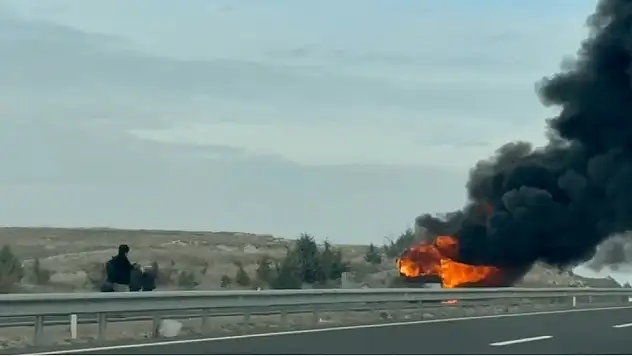 Seyir halindeki otobüste yangın çıktı